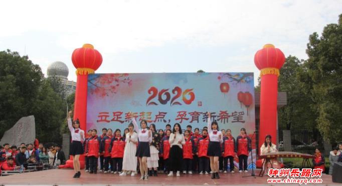 洞口一中举行第三十七届校园文化艺术节暨迎新年文艺汇演