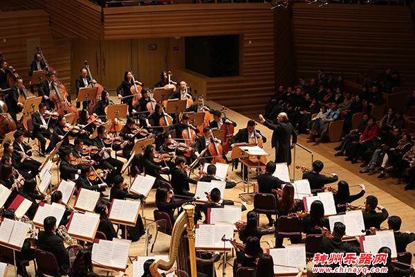 “中国味”十足，上海交响乐团在新春音乐会里迎接鼠年