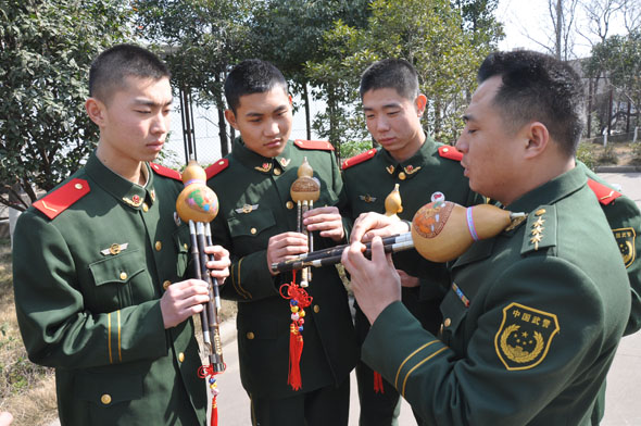 武警8632部队“七彩葫芦丝”奏响官兵和谐曲