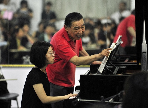 钢琴家傅聪台师大首开“大师班”