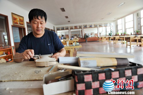 世界提琴之都里的名匠:从伐木工人变身制作大师