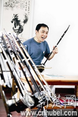 民间二胡高手赛马王  带老小孩们圆二胡梦