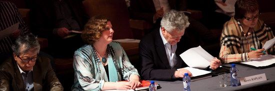 中国评委徐惟聆（右一）