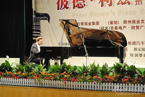 彼德利兹倾情演奏中外名家的乐曲