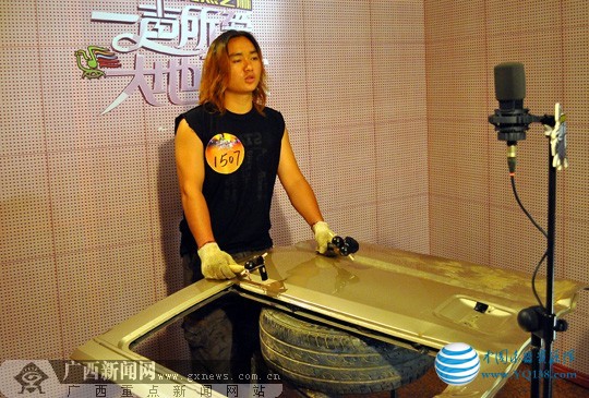 最牛修车工：旧车胎车门DIY“架子鼓“敲出动听旋律