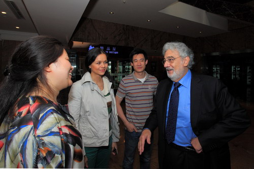 多明戈和获奖选手 交流