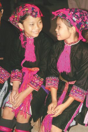 海南苗族民歌：三百年苗歌如清泉