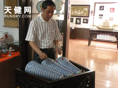 吃饭&ldquo;盘子&rdquo;摇身一变成演奏乐器