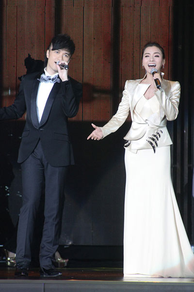 陈思思古巨基大会堂献唱  新民歌混搭受肯定