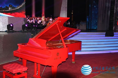 红九尺备受青睐 大会堂再次亮相