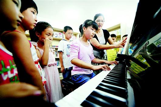 图文：社区流淌钢琴声