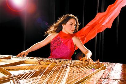 美女、顶级钢琴家免费看！