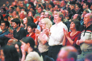 北交和伦敦小乐手 先于“憨豆”奏《火的战车》