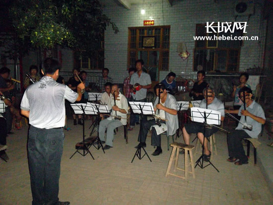 河北任县46位农民创作民乐合奏喜迎党的十八大