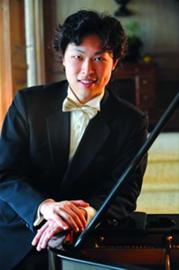 王珏拜师拜伦-詹尼斯 为家乡演出推迟纽约行