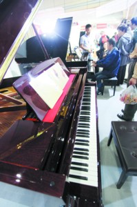 大连地产钢琴亮相轻博会