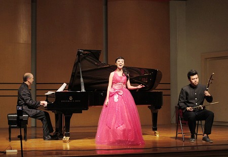 美国著名爵士钢琴演奏家伯奈特•汤普森先生来我校交流访问