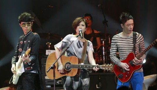 黄贯中与方大同卢凯彤同台举行拉阔音乐会