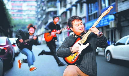 姚麒麟和他的伙伴们 记者 李化 摄