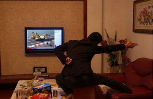 指挥歼15起降姿势&ldquo;航母style&rdquo;火爆网络【14】