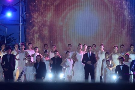 温馨鸟浪漫婚纱秀