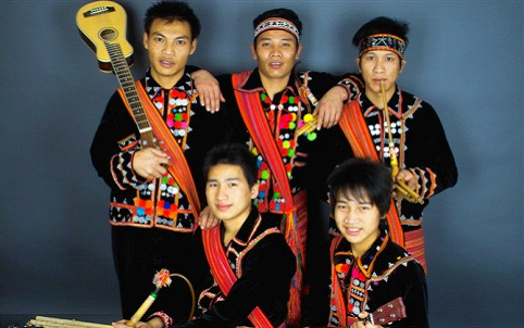 在云南澜沧县,拉祜族总人口只有约40万,而在全族小有名气的"达保兄弟