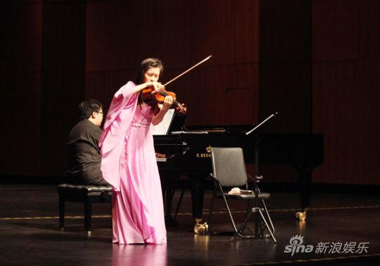 文薇开启小提琴巡回音乐会 汇中西方名曲