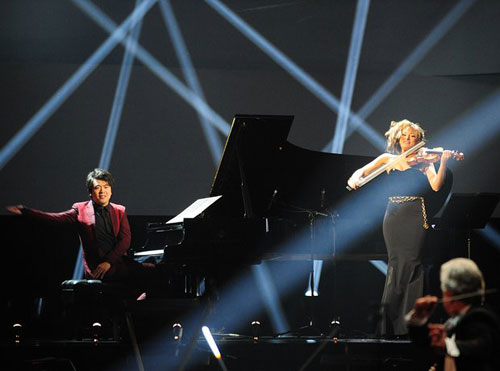 郎朗与小提琴演奏家尼克拉&middot;贝内德蒂及伦敦室内乐团合作演奏《马刀舞曲》