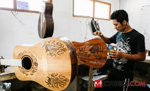 印尼蓝莓手工吉他