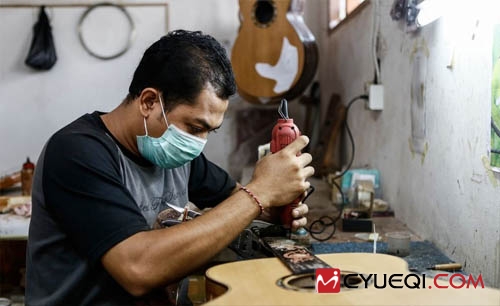 印尼蓝莓手工吉他