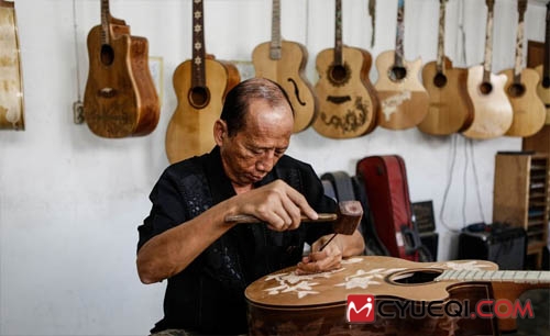 印尼蓝莓手工吉他