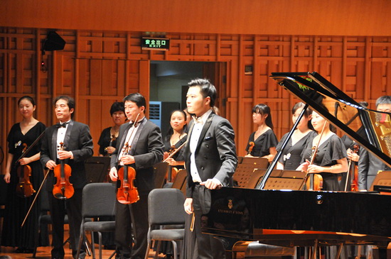 薛啸秋李心草西安奏华章 钢琴魔指热古城