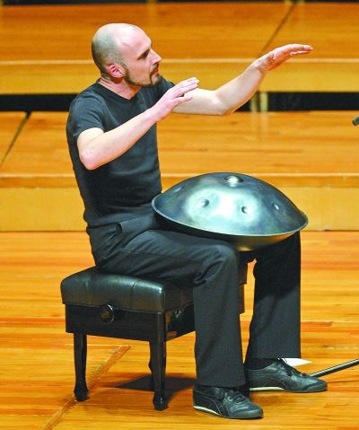 手碟演奏家克里斯坦&middot;斯赫拉特 记者熊波 摄