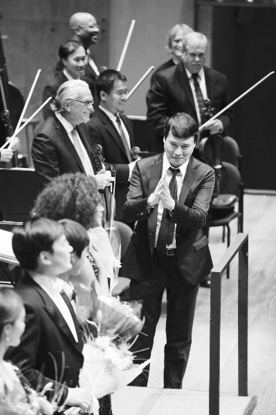 叶小纲谱写“中国故事”