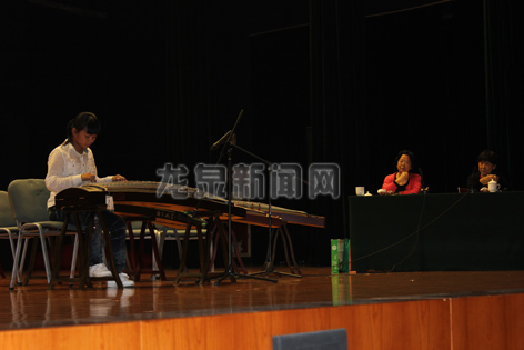 季子瑶在古筝艺术学术交流会演奏《七星剑》