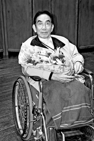 他的歌曲烙在听众的生命年轮上