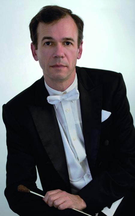 有着20年辉煌历史的俄罗斯爱乐交响乐团将于2013年12月24日、25日莅临山城，在重庆大剧院为山城广大音乐爱好者奉献一场融合诸多世界经典的迎新音乐盛会。