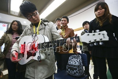 “无弦吉他”在江苏大学腾空而出