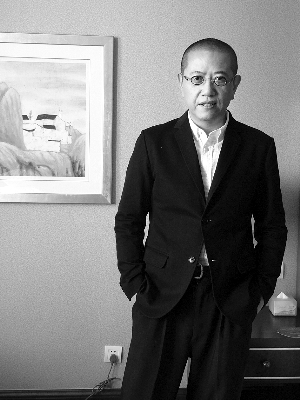 　　艺术家陈丹青近照李长缨 图