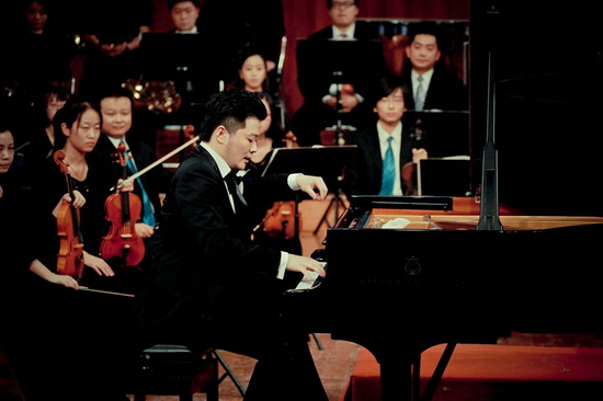 “钢琴魔指” 薛啸秋于在成都上演一场交响音乐会