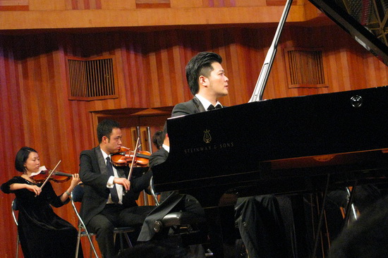 “钢琴魔指” 薛啸秋于在成都上演一场交响音乐会