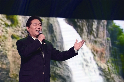 瞿弦和朗诵《绿》。 蒋文广 摄