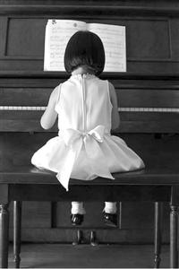 有的琴童为了考级，一门心思苦练考级时要弹的曲子，除此之外，一概不会