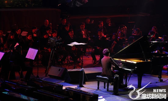 郎朗2013圣诞钢琴音乐会拉开巡演序幕