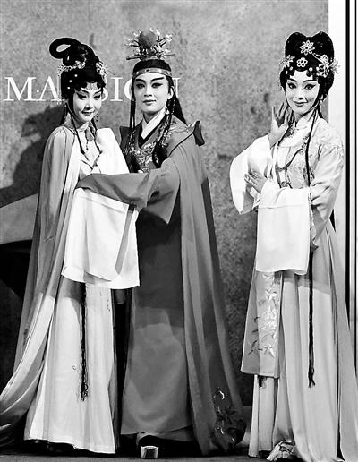 昆曲《红楼梦》捧奖归来 将上演昆曲交响清唱剧