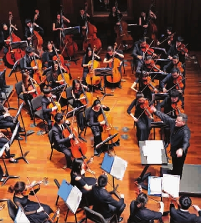 上师大万方青年交响乐团献演新年音乐会