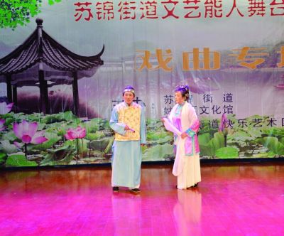 演员精彩的演出博得阵阵掌声。