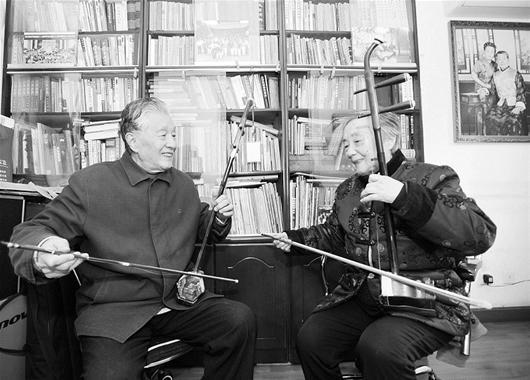 八旬伉俪用二胡演奏琴瑟和鸣&nbsp;年轻时因音乐结缘