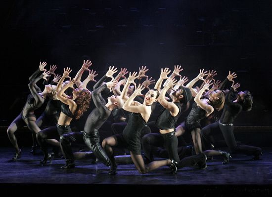 百老汇经典音乐剧《芝加哥》将来津