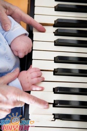 钢琴是乐器之王 学习钢琴可培养孩子的耐力